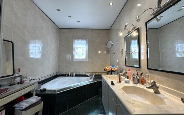 Maison à vendre    4 pièces •  Béziers