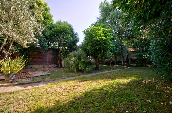 Maison de charme avec 5 chambres, jardin et garage proche passerelle au vieux Passage.