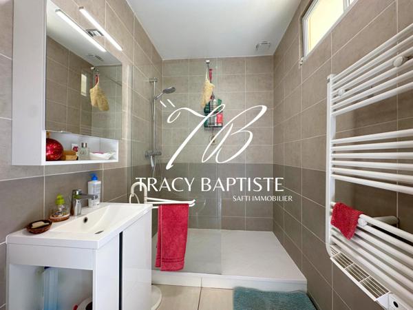 Ferme avec hangar à 5 min de l'accès rocade et des commodités