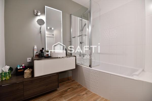 Superbe appartement dans résidence recherchée! Ravalement récemment réalisé!Deux places de parking dont une en souterrain!