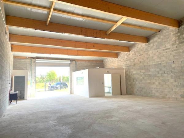 PROCHE MONT DE MARSAN - ENTREPOT de 170 m² avec Bureau - Année 2022