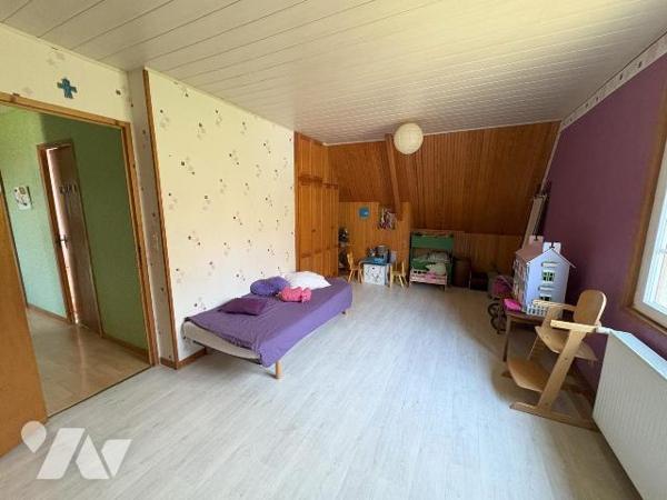 Maison sur sous-sol complet comprenant au rez-de-chaussée: entrée, dégagement avec placard, cui...