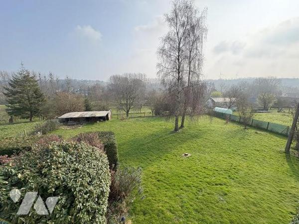 Maison sur sous-sol complet comprenant au rez-de-chaussée: entrée, dégagement avec placard, cui...