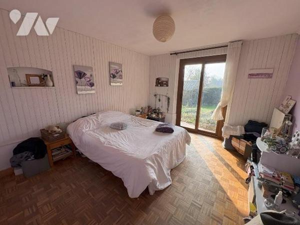 Maison sur sous-sol complet comprenant au rez-de-chaussée: entrée, dégagement avec placard, cui...