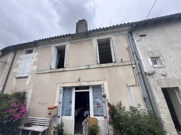 Maison à vendre 69 785 € Bors (Canton de Montmoreau-Saint-Cybard) 5 p 113 m² DPE D