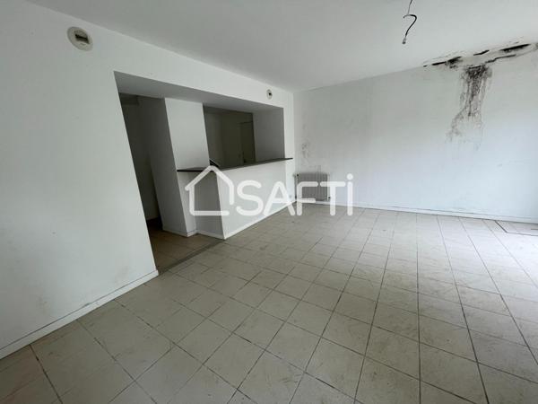 Grand appartement à complétement redistribuer situé en rez de chaussée à Gennes Val de Loire