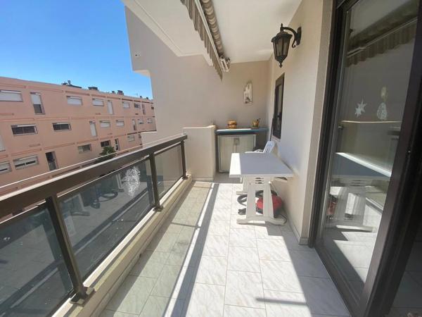 Vente                                                      Appartement
                        
                     5 pièces                      73 m2                     à Le Lavandou