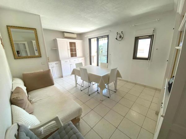 Vente                                                      Appartement
                        
                     5 pièces                      73 m2                     à Le Lavandou