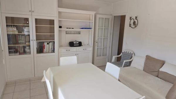 Vente                                                      Appartement
                        
                     5 pièces                      73 m2                     à Le Lavandou