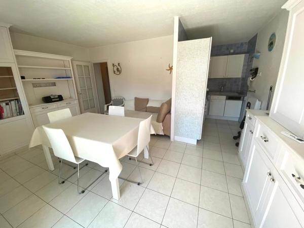 Vente                                                      Appartement
                        
                     5 pièces                      73 m2                     à Le Lavandou