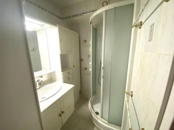 Vente                                                      Appartement
                        
                     5 pièces                      73 m2                     à Le Lavandou