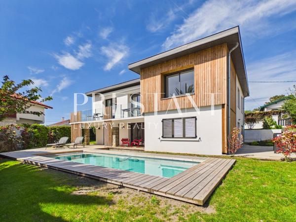 Biarritz – La Milady, très jolie vue pour cette villa aux beaux volumes ouverts et indépendants., BIARRITZ
