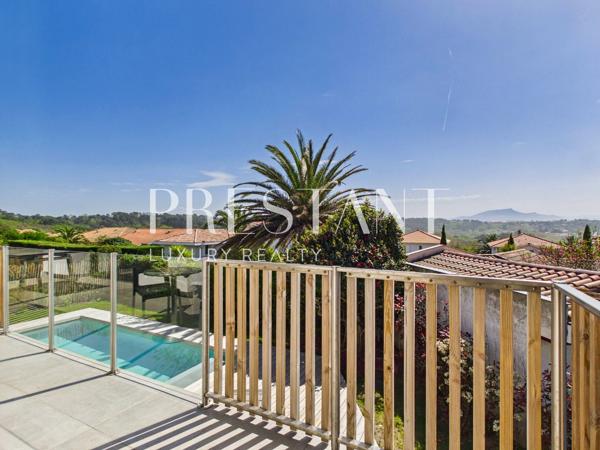 Biarritz – La Milady, très jolie vue pour cette villa aux beaux volumes ouverts et indépendants., BIARRITZ