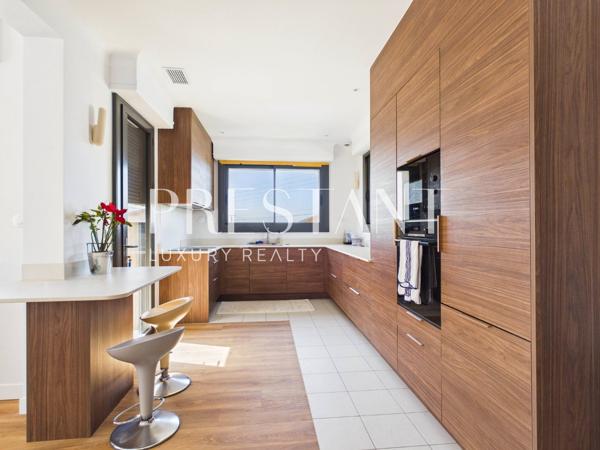 Biarritz – La Milady, très jolie vue pour cette villa aux beaux volumes ouverts et indépendants., BIARRITZ