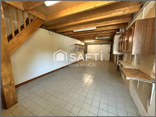 Maison avec vie de plain pied, garage et annexe