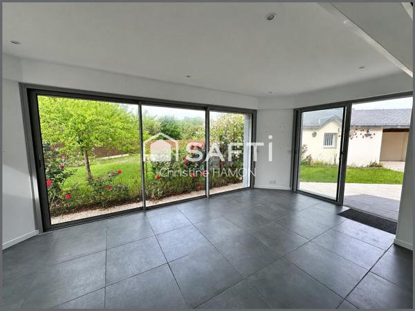 Maison avec vie de plain pied, garage et annexe