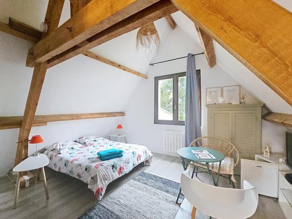 Maison familiale avec cinq chambres et piscine chauffée