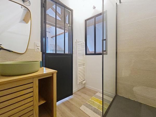Maison familiale avec cinq chambres et piscine chauffée