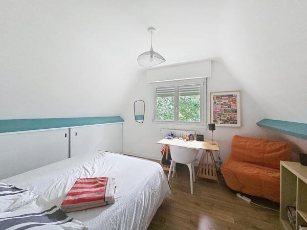 Maison familiale avec cinq chambres et piscine chauffée