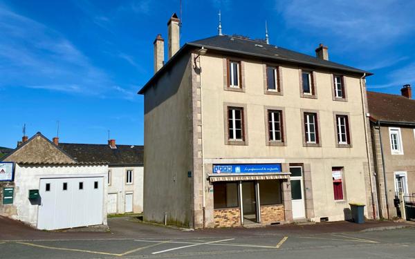 Immeuble à vendre    9 pièces •  Saint-Symphorien-de-Marmagne