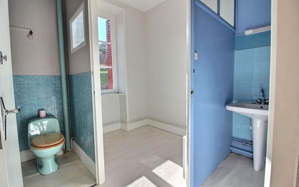 Immeuble à vendre    9 pièces •  Saint-Symphorien-de-Marmagne