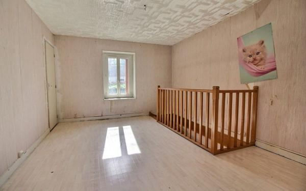 Immeuble à vendre    9 pièces •  Saint-Symphorien-de-Marmagne