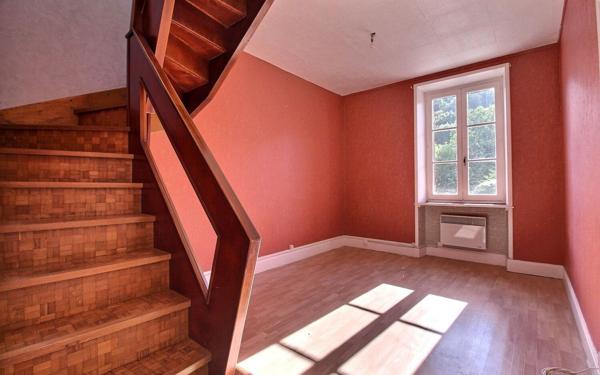 Immeuble à vendre    9 pièces •  Saint-Symphorien-de-Marmagne