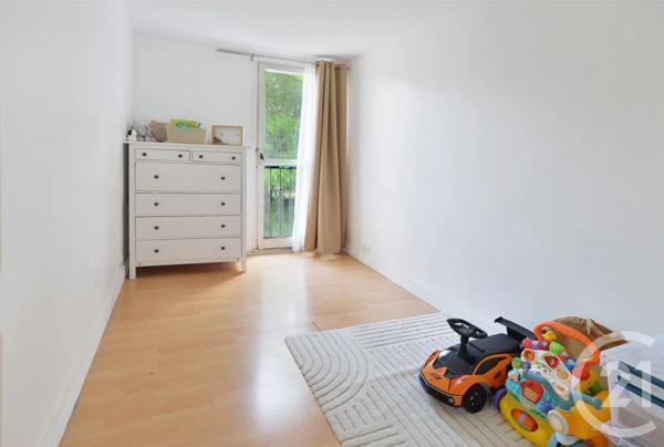 Appartement F4 à vendre  4 pièces - 69 m 2   CROSNE  - 91