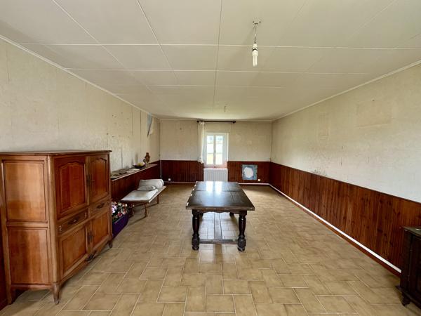Centre de Craponne, maison individuelle à rénover avec dépendances sur terrain de 800m2.