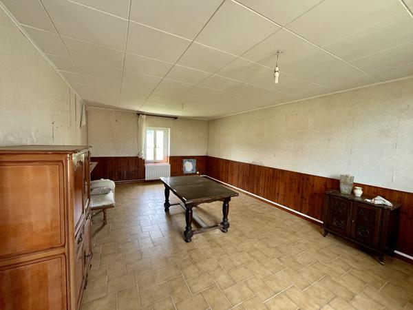 Centre de Craponne, maison individuelle à rénover avec dépendances sur terrain de 800m2.