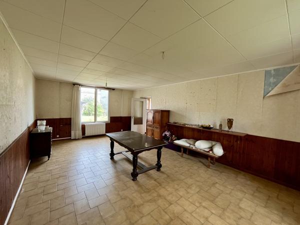 Centre de Craponne, maison individuelle à rénover avec dépendances sur terrain de 800m2.