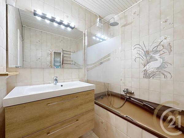 Appartement F3 à vendre  3 pièces - 66,15 m 2   DEVILLE LES ROUEN  - 76