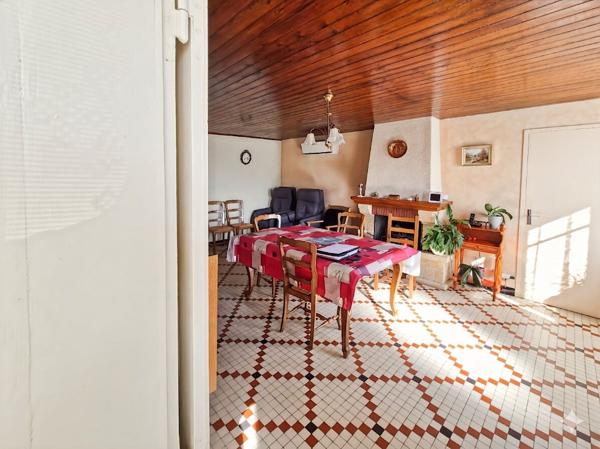 Maison ancienne avec potentiel.