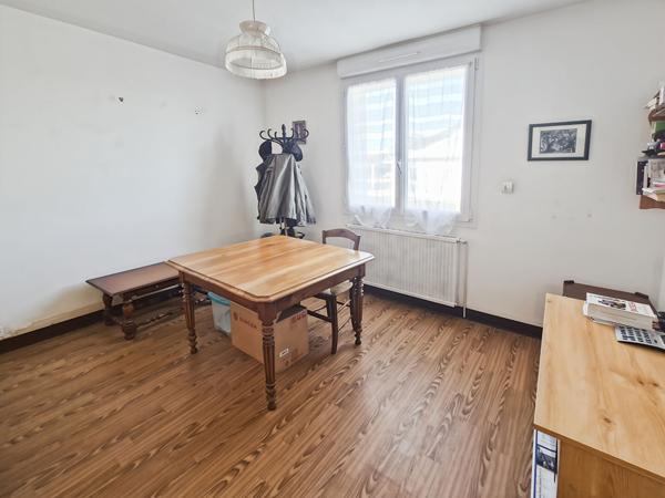 Maison ancienne avec potentiel.