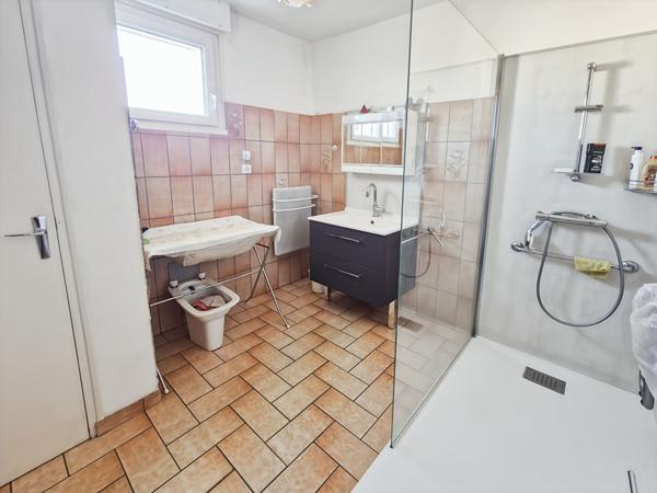 Maison ancienne avec potentiel.