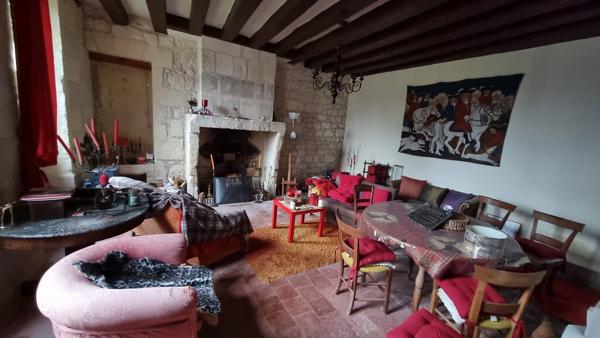 Un nid de rêves à façonner : longère de charme et promesses d'avenir