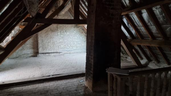 Un nid de rêves à façonner : longère de charme et promesses d'avenir