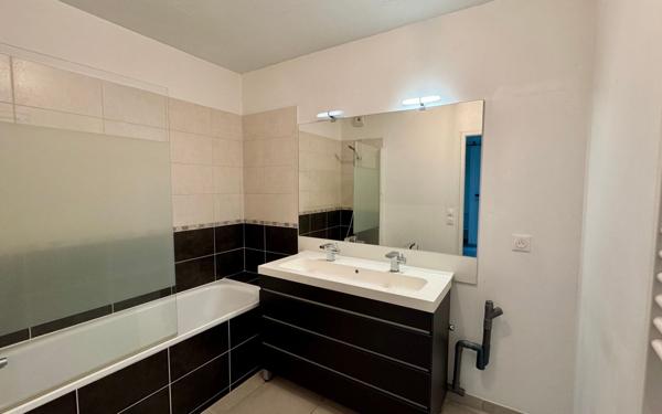 Appartement à vendre    3 pièces •  Istres