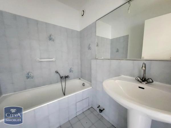 Appartement à louer 2 pièces 43.9m² Fréjus (83600)