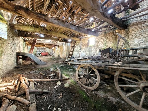 Espéchède (64160) Grange galets 180 m2 Espéchède