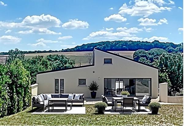 proche SENS et gare direct Paris