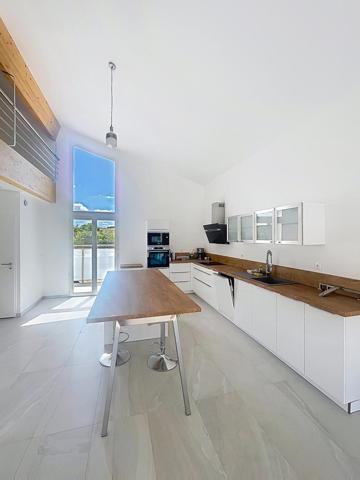 proche SENS et gare direct Paris