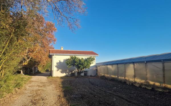 Maison à vendre    4 pièces •  Baho