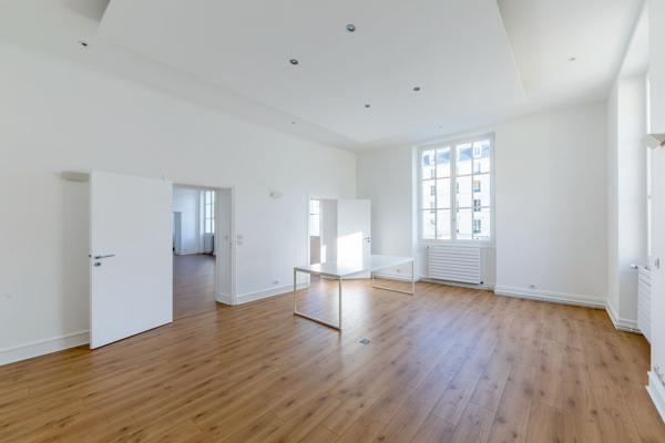 Bureaux à louer à PARIS 75003