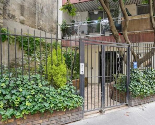 Bureaux à vendre ou à louer à PARIS 75018
