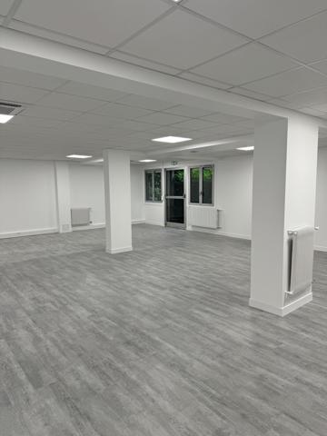 Bureaux à vendre ou à louer à PARIS 75018