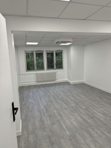 Bureaux à vendre ou à louer à PARIS 75018