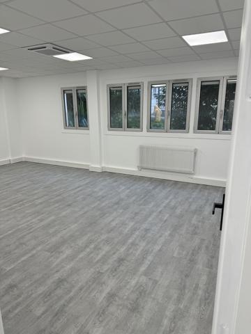 Bureaux à vendre ou à louer à PARIS 75018