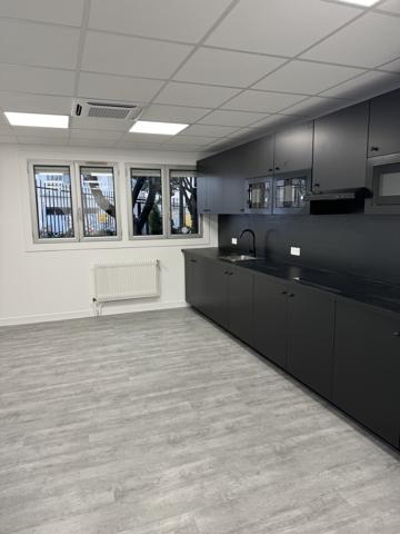 Bureaux à vendre ou à louer à PARIS 75018