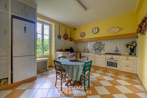 Manoir du XIXème siècle au coeur d’un parc paysager.